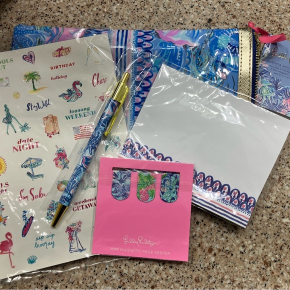 Lilly Pulitzer Vibrant Patterned Accessory - Picture 4 of 4